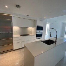 9521 E Bay Harbor Dr in Bay Harbor Islands, FL - Building Photo - Building Photo