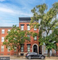 31 N Paca St in Baltimore, MD - Building Photo