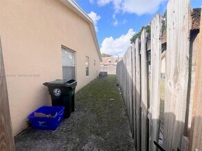 3737 Mil-Lake Cir in Greenacres, FL - Building Photo - Building Photo