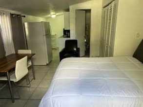 7121 Taft St in Hollywood, FL - Building Photo - Building Photo