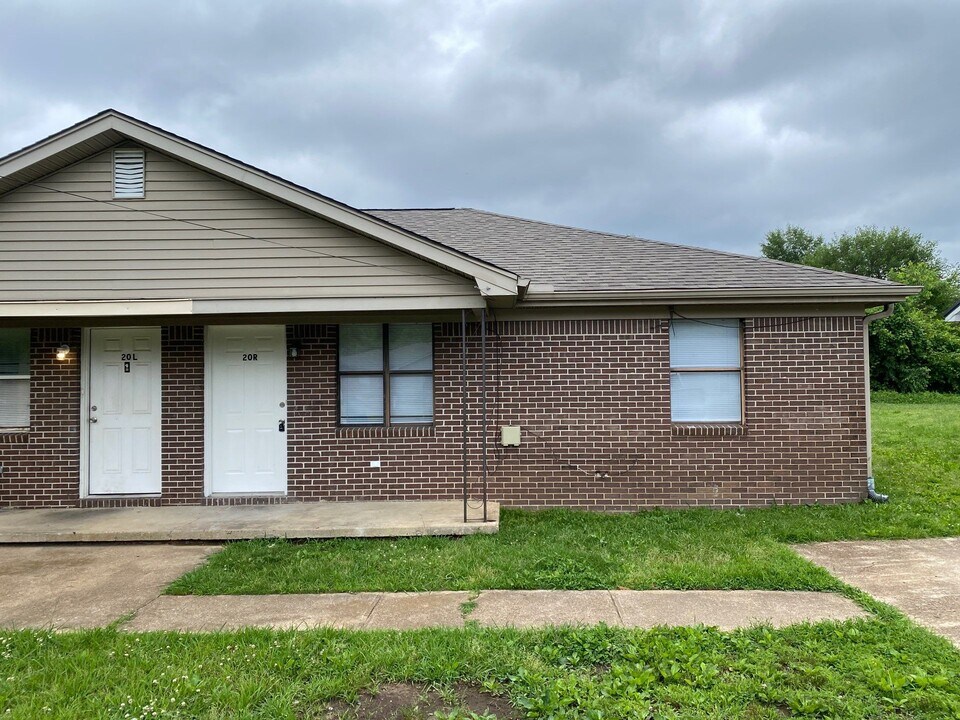 20 Lennon Cv, Unit R in Jackson, TN - Foto de edificio
