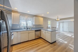 26 Summit St in South Hadley, MA - Building Photo - Building Photo