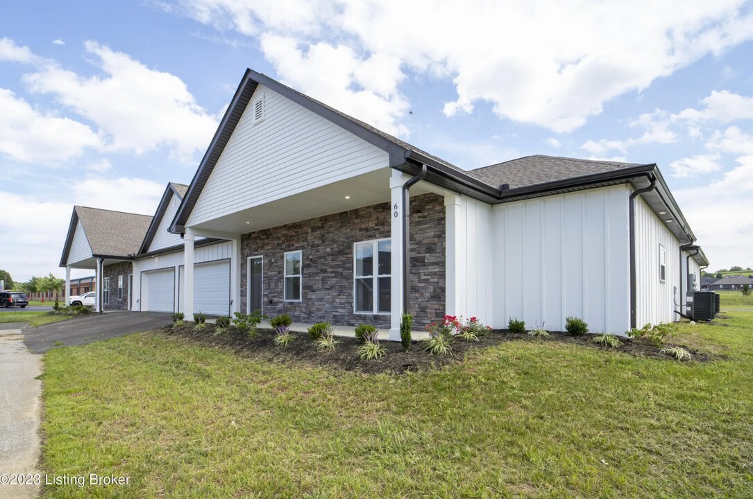 60 Garden Dr in Taylorsville, KY - Building Photo