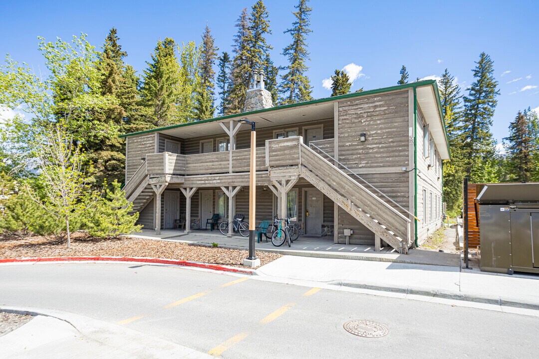 383-399 Old Canmore Rd in Canmore, AB - Building Photo