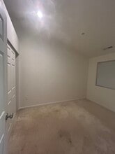 10723 SW Canterbury Ln in Tigard, OR - Foto de edificio - Building Photo