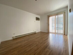 1372 Cunat Ct in Lake In The Hills, IL - Building Photo - Building Photo