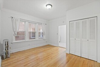 444 W Arlington Pl, Unit 2 in Chicago, IL - Foto de edificio - Building Photo