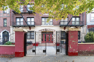 1346 Eastern Pky in Brooklyn, NY - Building Photo - Building Photo