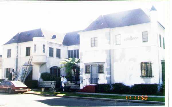 200 S Fuller Ave in Los Angeles, CA - Building Photo