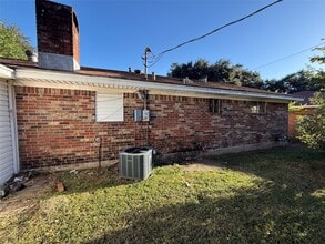 860 Bingman Dr in Beaumont, TX - Building Photo - Building Photo