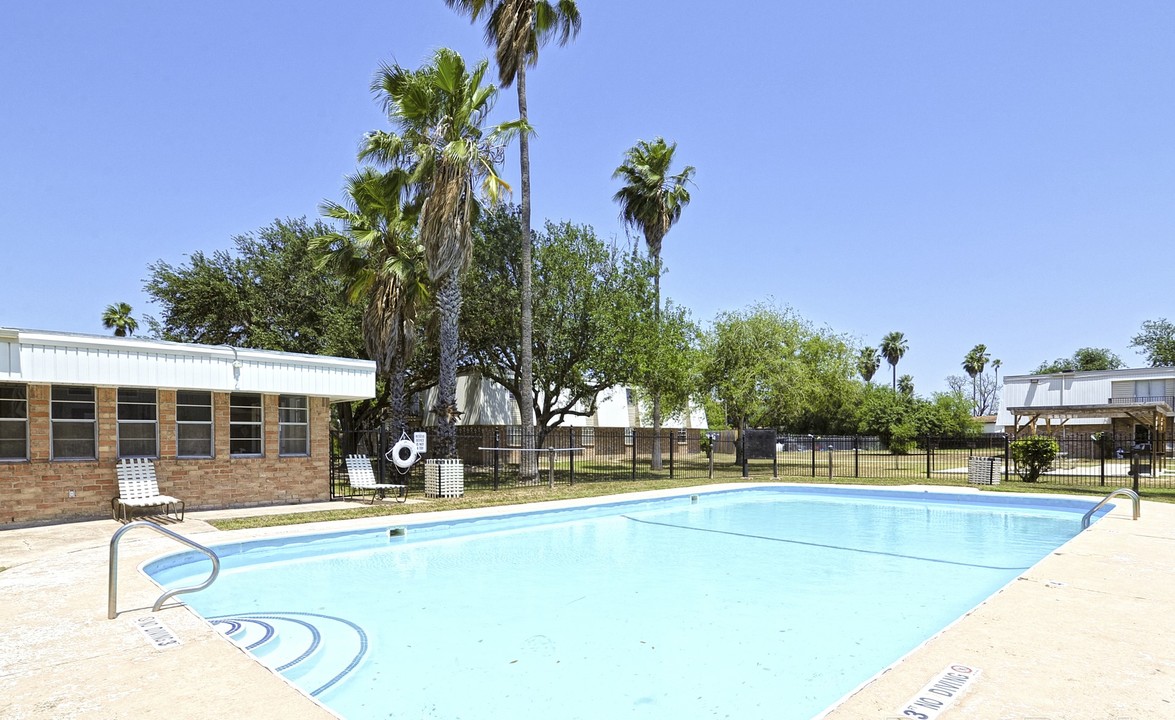 Jackson Square in McAllen, TX - Building Photo