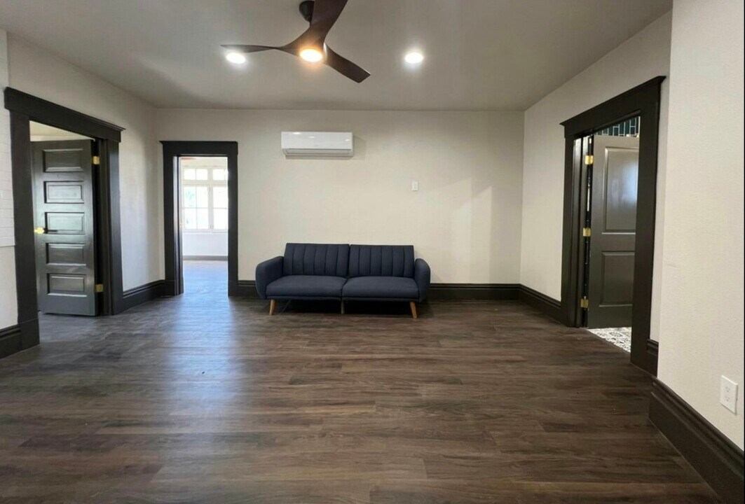 345 N Van Ness Ave in Fresno, CA - Building Photo