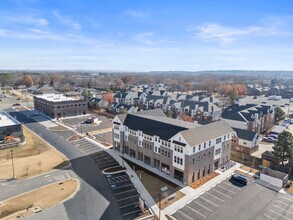 2215 Dave Ward Dr in Conway, AR - Foto de edificio - Building Photo