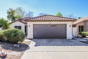 701 E Cantebria Dr in Gilbert, AZ - Building Photo