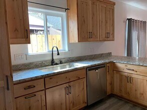 455 E 8th Ave in Chico, CA - Building Photo - Building Photo