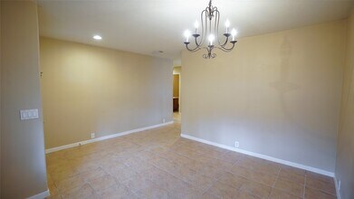 16526 Bristle Creek Dr in Houston, TX - Building Photo - Building Photo