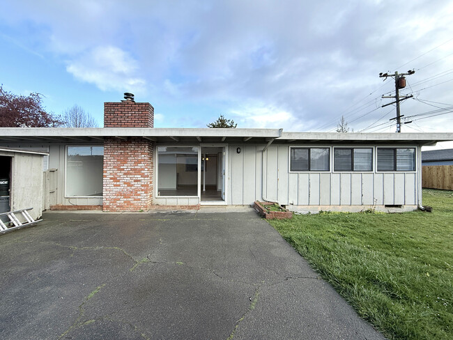 2055 Forest Lake Dr in Eureka, CA - Foto de edificio - Building Photo