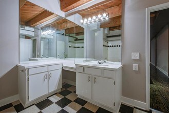 711 William St-Unit -303 in Houston, TX - Building Photo - Building Photo