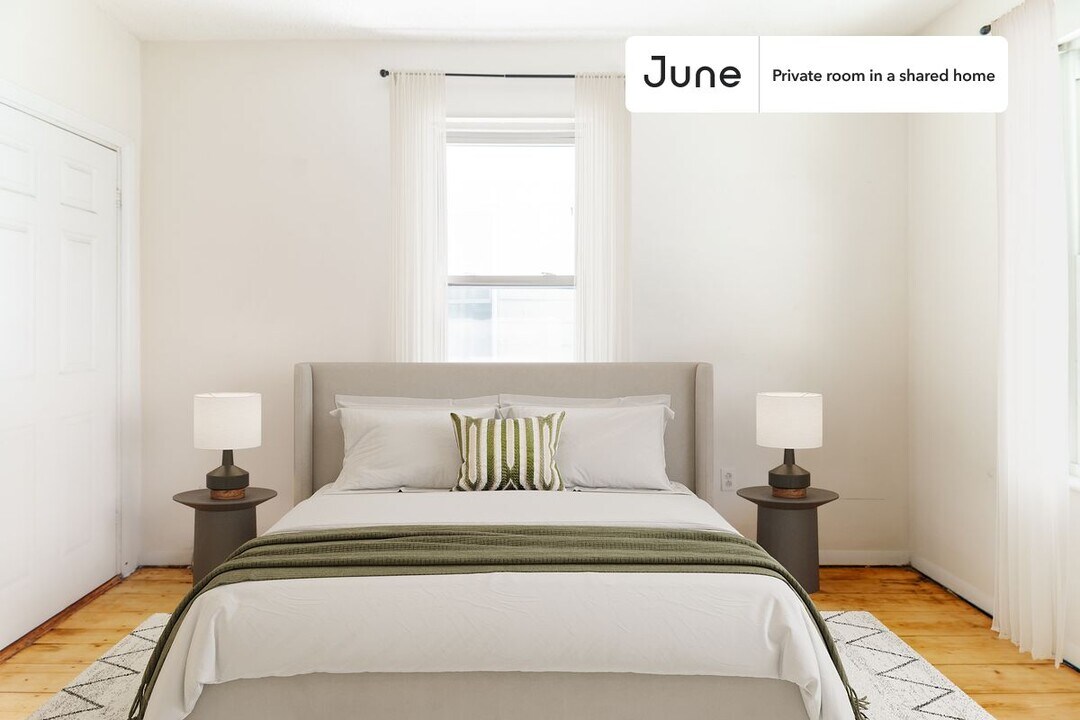 Private bedroom in 2 bed/1 bath Home in Boston, MA - Building Photo