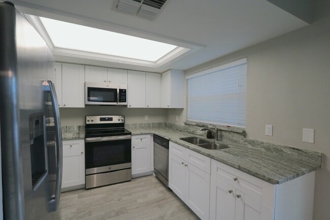 7060 68th St N in Pinellas Park, FL - Building Photo - Building Photo