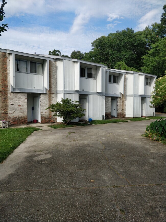 120 Cayman Cove Rentals in Mandeville, LA