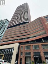 180 Front St E in Toronto, ON - Building Photo