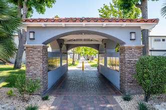 Villa Del Sol Apartments in Santa Ana, CA - Building Photo - Building Photo