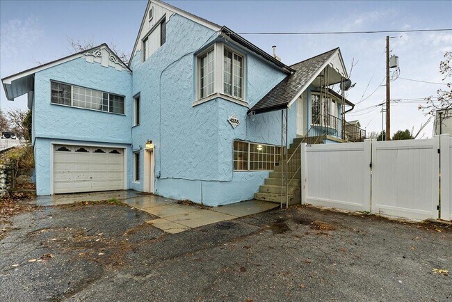 4233 S Holladay Blvd in Holladay, UT - Building Photo - Building Photo