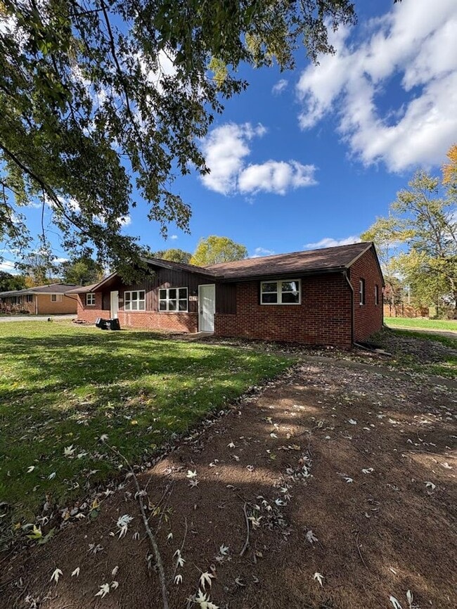 8523-8525 Manchester Ave NW in Canal Fulton, OH - Building Photo - Building Photo