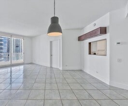 888 Brickell Key Dr, Unit 2201 in Miami, FL - Building Photo - Building Photo