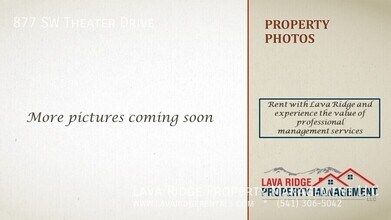 877 SW Theater Dr in Bend, OR - Building Photo - Building Photo