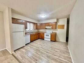 708 Douglas St in Bloomington, IL - Building Photo