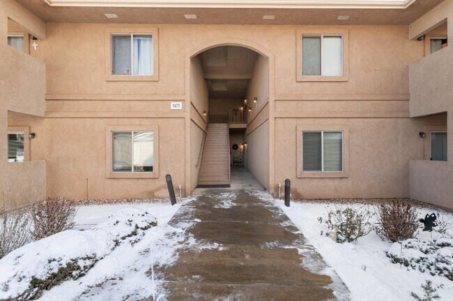 Westside 2-Bed Condo with Mountain Views a in Colorado Springs, CO - Building Photo - Building Photo