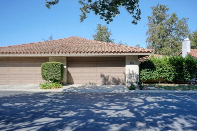 667 Arroyo Oaks Dr in Westlake Village, CA - Building Photo - Building Photo