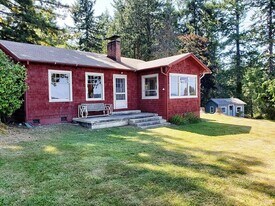 7620 Andrews Beach Rd NE in Olympia, WA - Building Photo