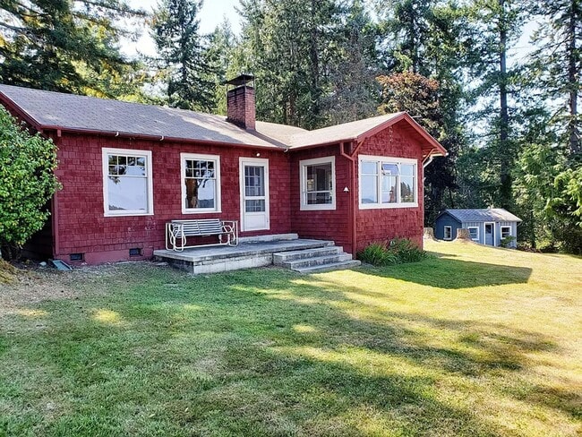 property at 7620 Andrews Beach Rd NE