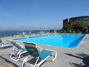 1315 Capella S, Unit 1315 in Newport, RI - Building Photo - Building Photo