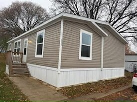 355 Raven Ln in Madison, WI - Building Photo