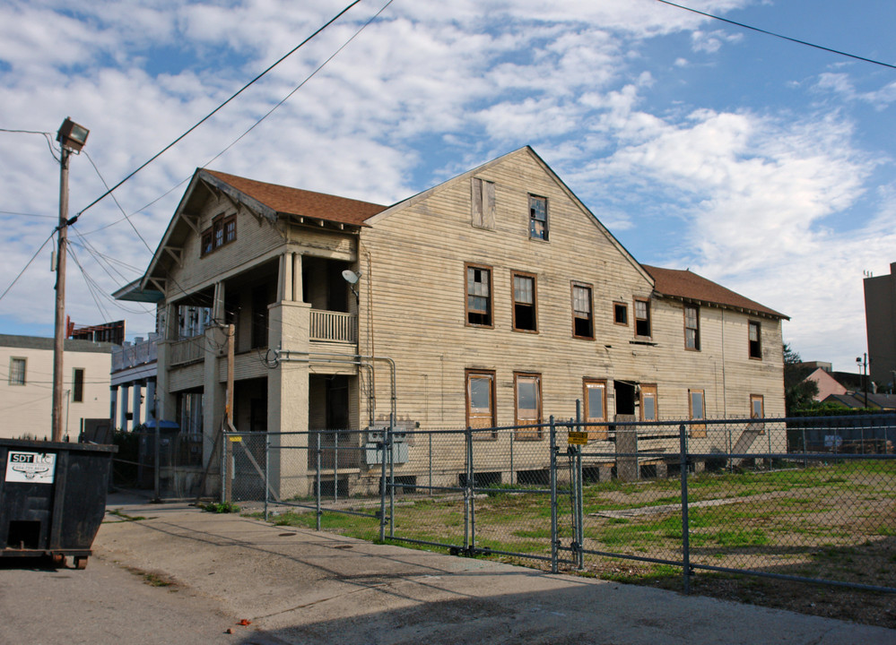 1228 Baronne St in New Orleans, LA - Foto de edificio