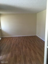 3232 94th St S in Lakewood, WA - Foto de edificio - Building Photo