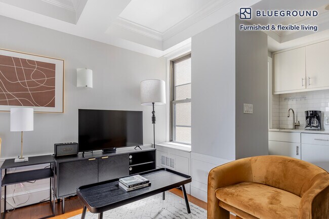 240 W 73rd St in New York, NY - Building Photo - Building Photo