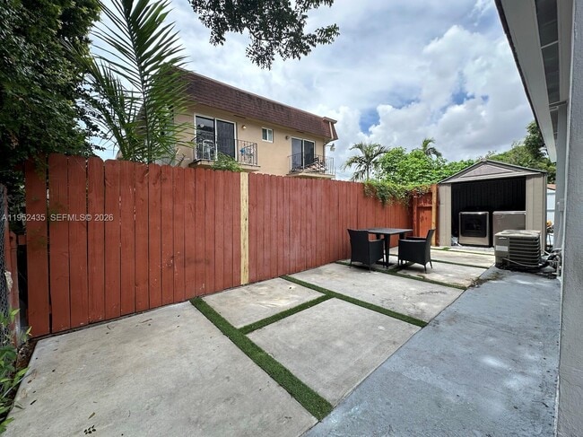 2550 SW 9th St in Miami, FL - Building Photo - Building Photo