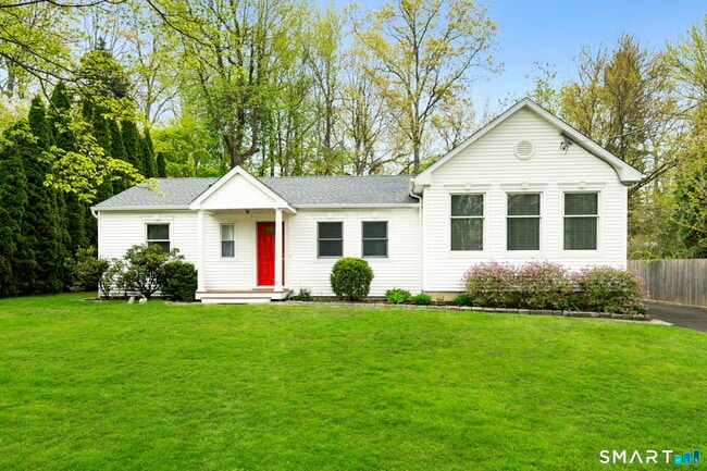 33 Circle Dr in Greenwich, CT - Building Photo - Building Photo