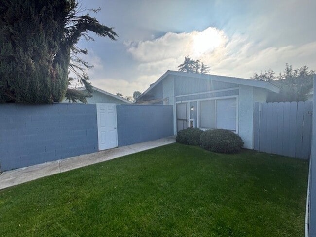 2816 Ashe Rd in Bakersfield, CA - Building Photo - Building Photo