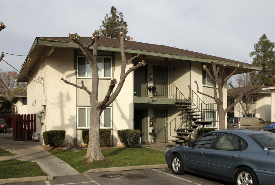 Ashdale Court Apartments in Sacramento, CA - Building Photo