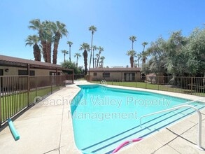 73600 San Gorgonio Way in Palm Desert, CA - Foto de edificio - Building Photo
