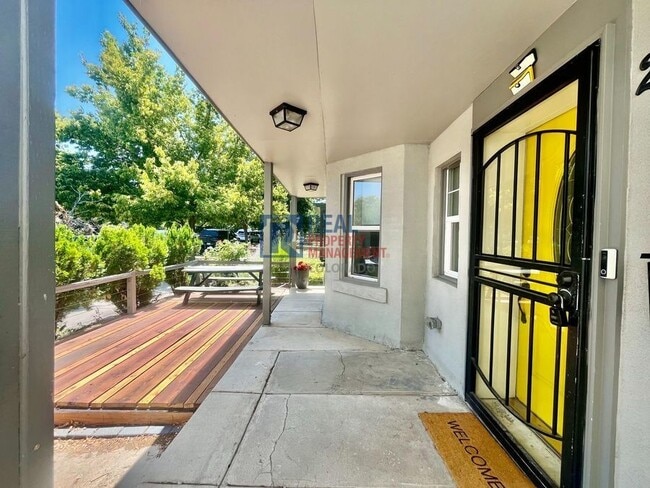 2555 N Clarkson St in Denver, CO - Building Photo - Building Photo