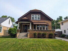 820 W Glendale Ave in Glendale, WI - Building Photo