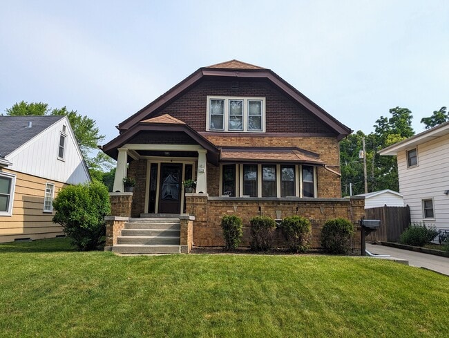 property at 820 W Glendale Ave