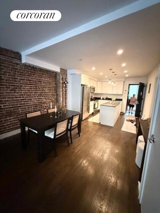 123 E 18th St in New York, NY - Building Photo
